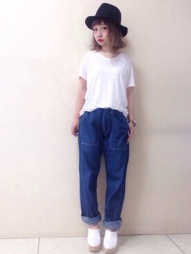 emi  is wearing T by Alexander Wang "CLASSIC TEE WITH POCKET"