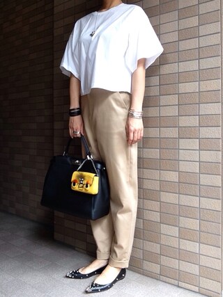 ONOK is wearing plage "二重織り ストレッチパンツ。"
