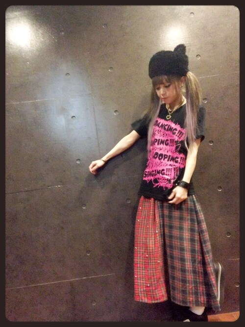 NaruMii使用「Candy Stripper（RUGGED STUDS CHECK MAXI SKIRT）」的時尚穿搭