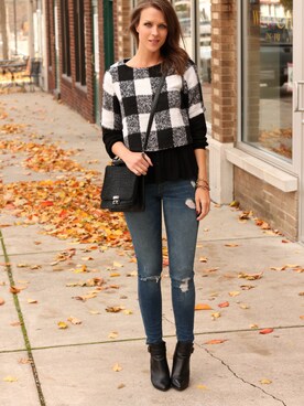 Kimberly is wearing FOREVER 21 "Forever 21 Shaggy Plaid Top"