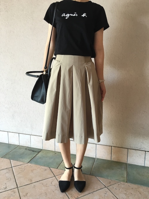 小さめのロゴtシャツでフレンチシックに♡