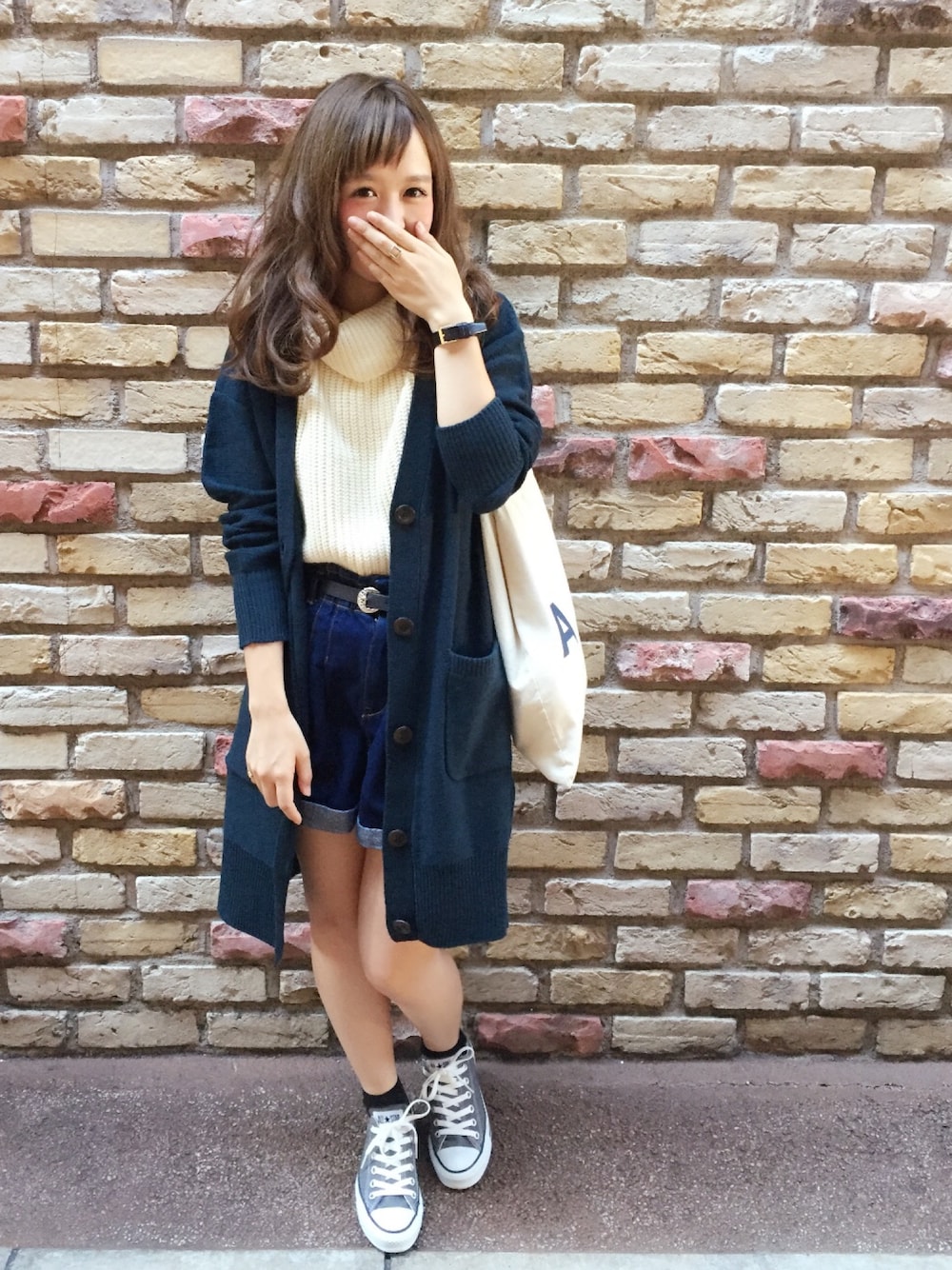 ニットカーディガンが大人かわいい