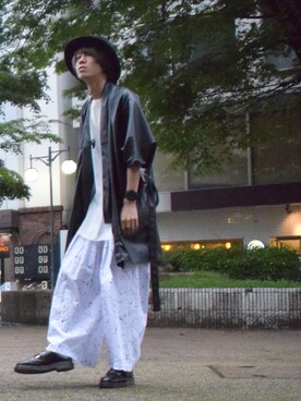 Yanagi is wearing IKUMI "IKUMI Paint Print Wide-leg Pants"