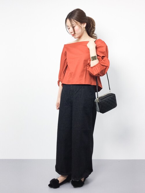 ZOZOTOWNぐっさんさんのシャツ/ブラウス「オフショルダーバルーンプルオーバー(RANDA|ランダ)」を使ったコーディネート