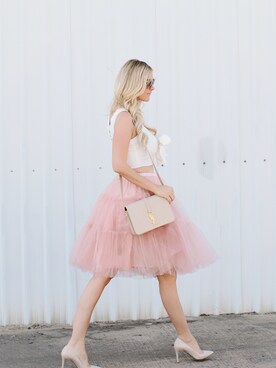 Caitlin Lindquist is wearing "Amore Tulle Midi Skirt in Pink"