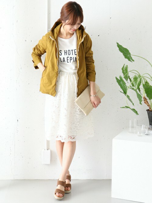 URBAN RESEARCH DOORS|DOORS WOMENSさんのマウンテンパーカー「DOORS カラージップパーカー(URBAN RESEARCH DOORS WOMENS|アーバンリサーチ ドアーズ ウィメンズ)」を使ったコーディネート