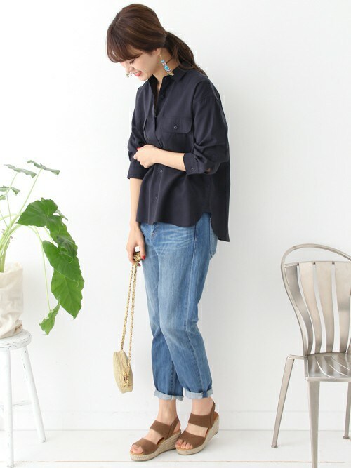 URBAN RESEARCH DOORS|DOORS WOMENSさんのシャツ/ブラウス「DOORS 襟抜きシャツ(URBAN RESEARCH DOORS WOMENS|アーバンリサーチ ドアーズ ウィメンズ)」を使ったコーディネート