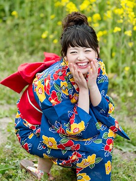 京都きもの町｜KIMONOMACHI使用「kimonomachi（恋する浴衣set6ネイビーブルー 紅型風お花）」的時尚穿搭