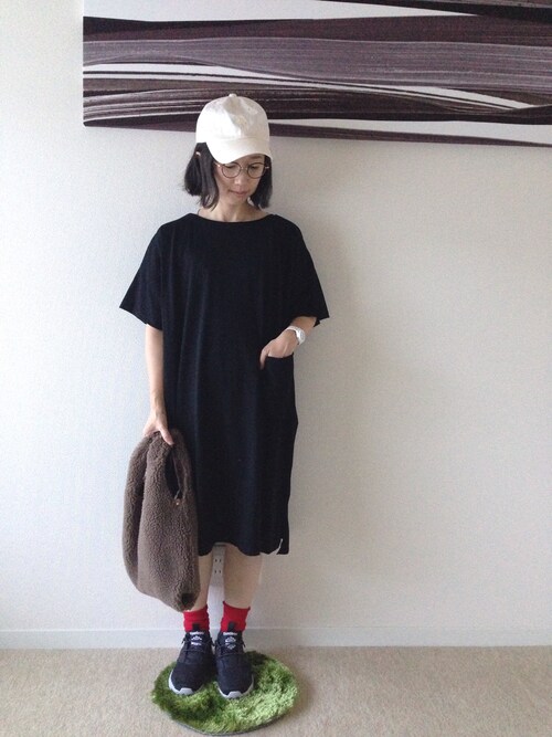 ×REEBOKスニーカー×白キャップ