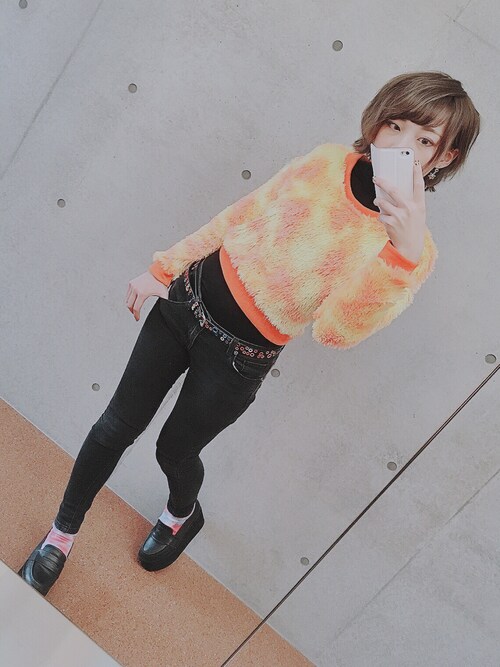 yui is wearing Forever 21 "FOREVER 21 Skinny Knit Trousers"