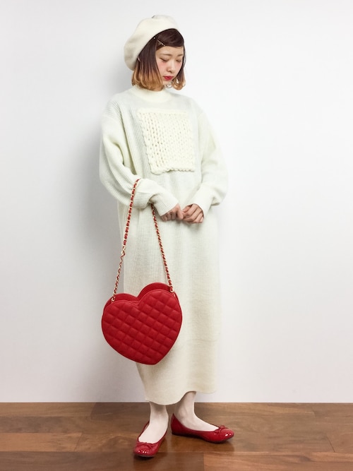 え、これどこで買ったの?胸元がかわいい白ニット