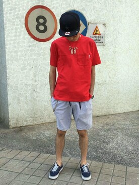 Jimmy.K is wearing WHIZ LIMITED "COLORS T-SH"