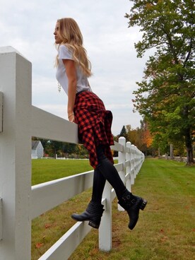 Kaitlynn Carter is wearing Citizens of humanity "RACER COATED SKINNY"
