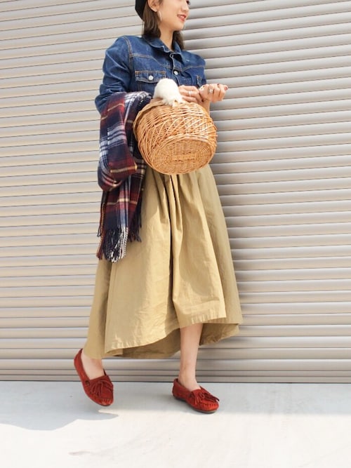 asukaさんのモカシン/デッキシューズ「MINNETONKA(ミネトンカ) / スエードモカシンシューズ KILTY SUEDE MOCCASINS(Minnetonka|ミネトンカ)」を使ったコーディネート