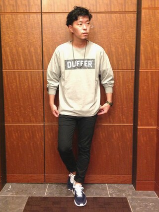 YOSHI使用「The DUFFER of ST.GEORGE（STRETCH CHINO 5PKT SKINNY COLOR PANTS：スキニーカラーパンツ）」的時尚穿搭