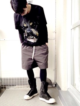 MASHASHE is wearing Givenchy "Givenchy Cuban-Fit Rottweiler-Print Cotton T-Shirt"