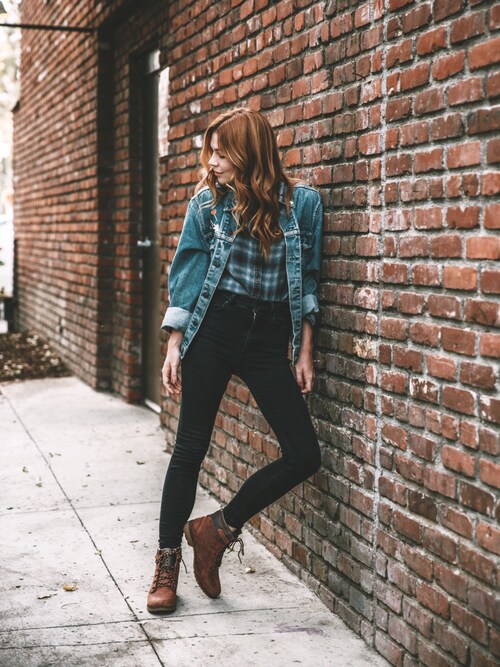 PrettyLittleFawn is wearing Urban Outfitters "Light Before Dark Super High-Rise Skinny Jean - Black"