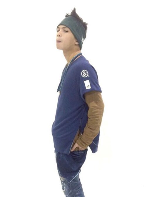 Hoyee is wearing UNITED ARROWS & SONS "Adidas STANDARD 19 By United Arrows & Sons"
