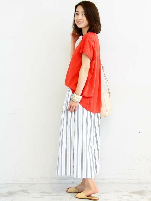 BEAUTY&YOUTH UNITED ARROWS|BEAUTY&YOUTH オフィススタッフ 02さんのTシャツ/カットソー「BY∵ バックシフォンタックVネックカットソー(BEAUTY&YOUTH UNITED ARROWS|ビューティアンドユースユナイテッドアローズ)」を使ったコーディネート