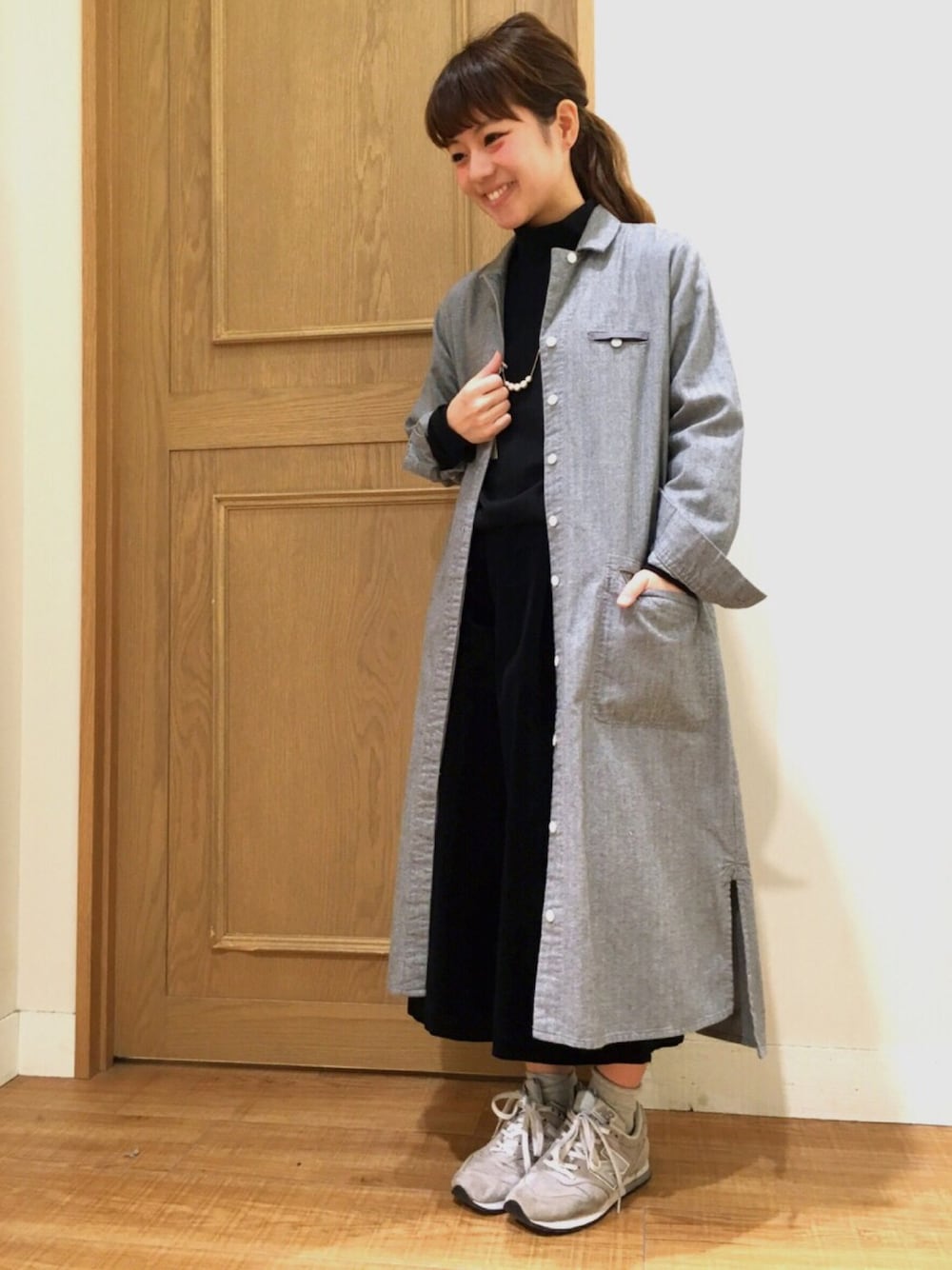グレーニューバランス×デニムシャツ