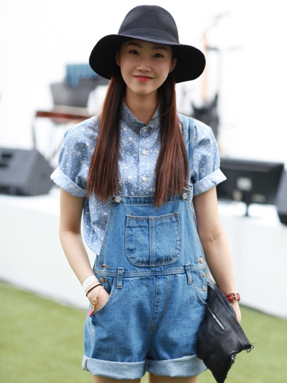 「CUSTOMELLOW、 커스텀멜로우、 gentee、 젠티、 페스티벌룩」｜「customellowのknit collar flower pattern shirts（シャツ/ブラウス、ブルー系）」を使った、customellowさん（レディース・165cm）の夏コーディネートの1枚目の写真