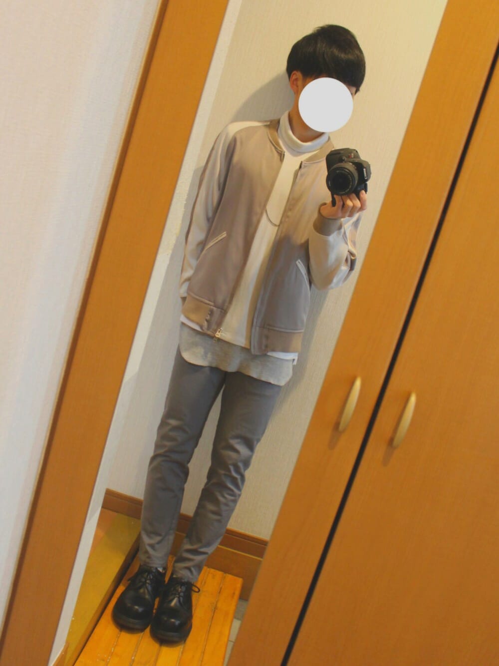 「スカジャン、キレイめ、ベージュ、ホワイト、グレー、スキニー、U160」｜「U160のアイテム（その他、その他）」を使った、けいさん（メンズ・158cm）の秋コーディネートの1枚目の写真