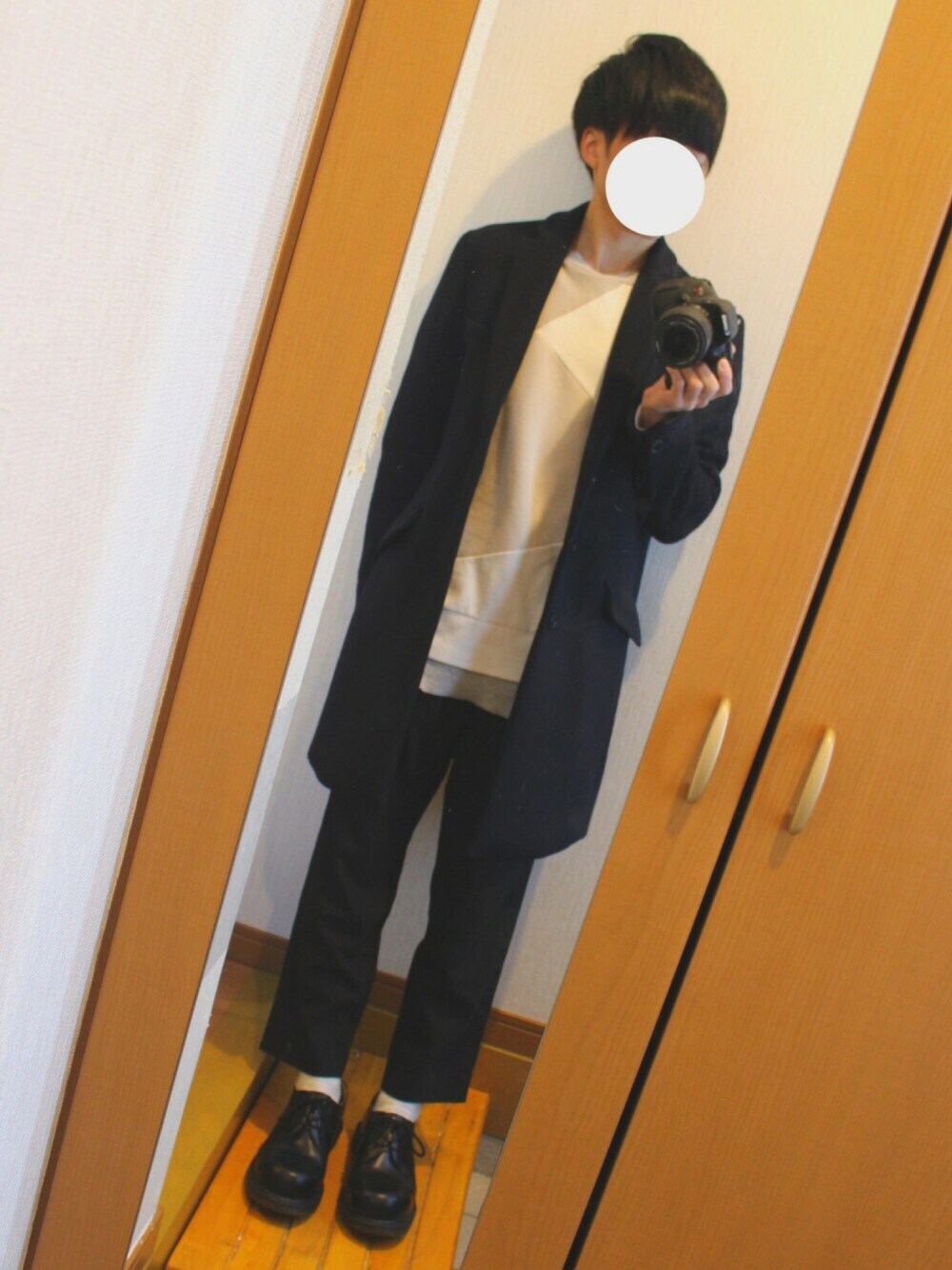 「シンプル、キレイめ、チェスターコート、スウェット、U160、スラックス、Dr.Martens」｜「STUDIOUSのSTUDIOUS VISCOSE チェスターコート（チェスターコート、ブルー系）」を使った、けいさん（メンズ・158cm）の秋コーディネートの1枚目の写真