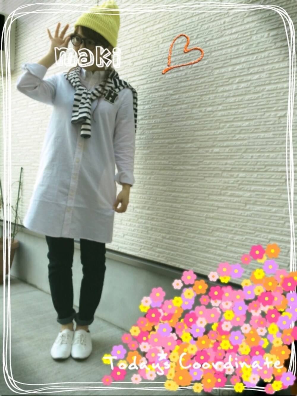 ワンピース、パンツ、ブラウン系のメガネを着用したレディースの春コーディネートの1枚目の写真