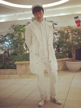 「HARE（ハレ）のモッズコート（ジャケット/アウター、ホワイト系）」を使った、共亮さん（メンズ・177cm）の春コーディネート
