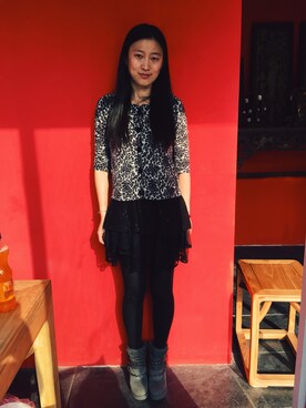 「アイテム（その他シューズ、グレー系）」を使った、小仙籽さん（レディース・164cm）の春コーディネート