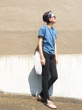 「バンダナ」｜「アイテム（ビーチサンダル）」を使った、stylist komakiさん（レディース・162cm）の春コーディネート