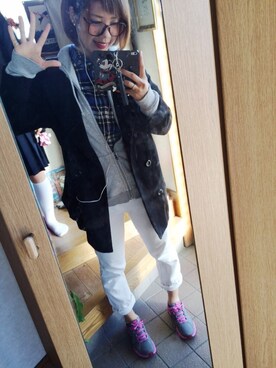 「アイテム（その他シューズ、グレー系）」を使った、みづきんぎょさん（レディース・168cm）の冬コーディネート