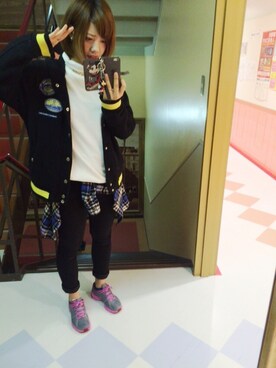 「アイテム（その他シューズ、グレー系）」を使った、みづきんぎょさん（レディース・168cm）の冬コーディネート