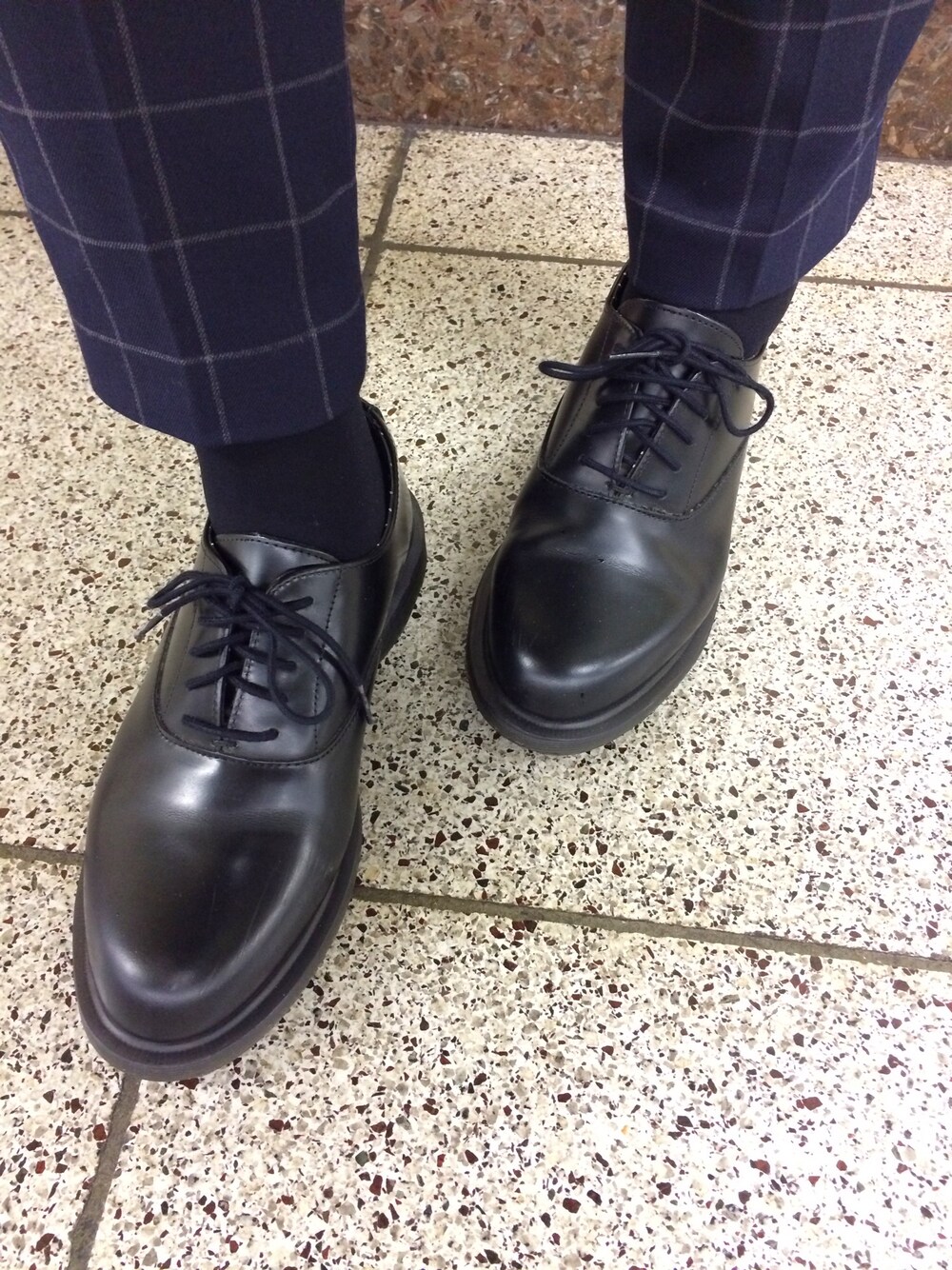 「トラッド、メンズライク、チェックパンツ」｜「Dr. Martensのアイテム（シューズ、ブラック系）」を使った、みぃさん（レディース・157cm）の冬コーディネートの1枚目の写真