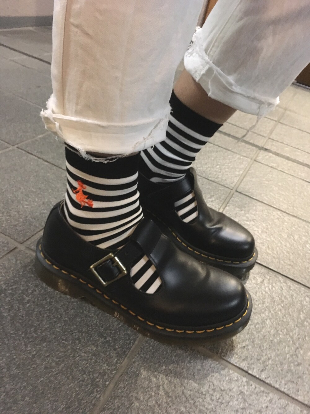 「エプソン品川アクアパーク、ボーダー、ハロウィン」｜「Dr. Martensのレディース Dr.Martens ドクターマーチン POLLEY T-BAR 14852001 BLACK（ブーツ、ブラック系）」を使った、みぃさん（レディース・157cm）の秋コーディネートの1枚目の写真