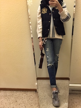 「A&F（エーアンドエフ）のアイテム（デニムパンツ、ブルー系）」を使った、有只肥兔儿さん（レディース・165cm）の冬コーディネート