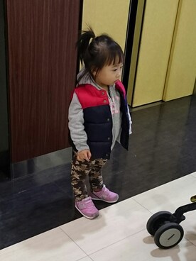 「アイテム（ダウンベスト、その他）」を使った、issaraさん（キッズ・90cm）の冬コーディネート