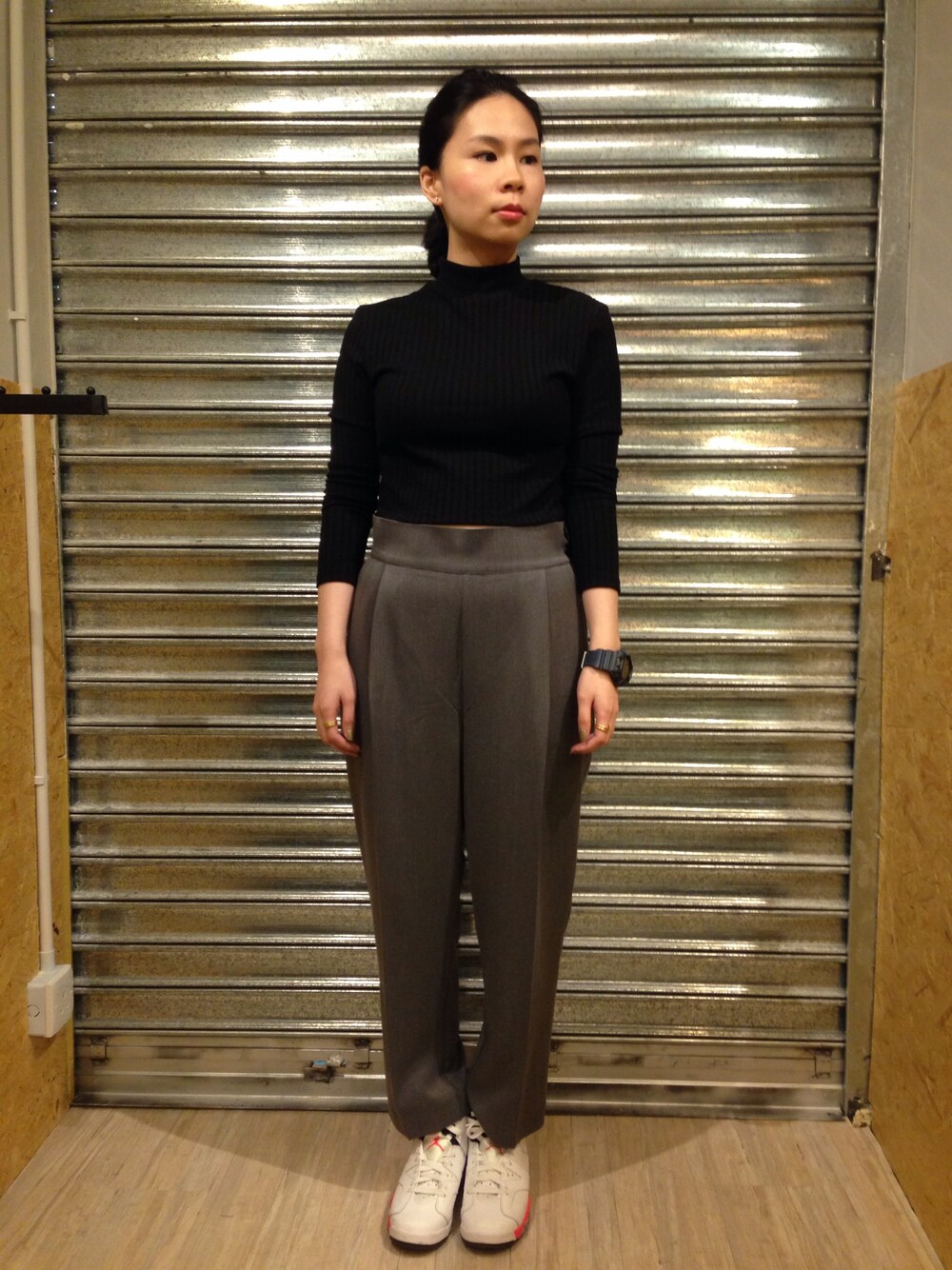 「smart casual、casual、Casualwear」｜「flopiapparelのアイテム（シャツ/ブラウス、ブラック系）」を使った、Raanさん（レディース・160cm）の冬コーディネートの1枚目の写真