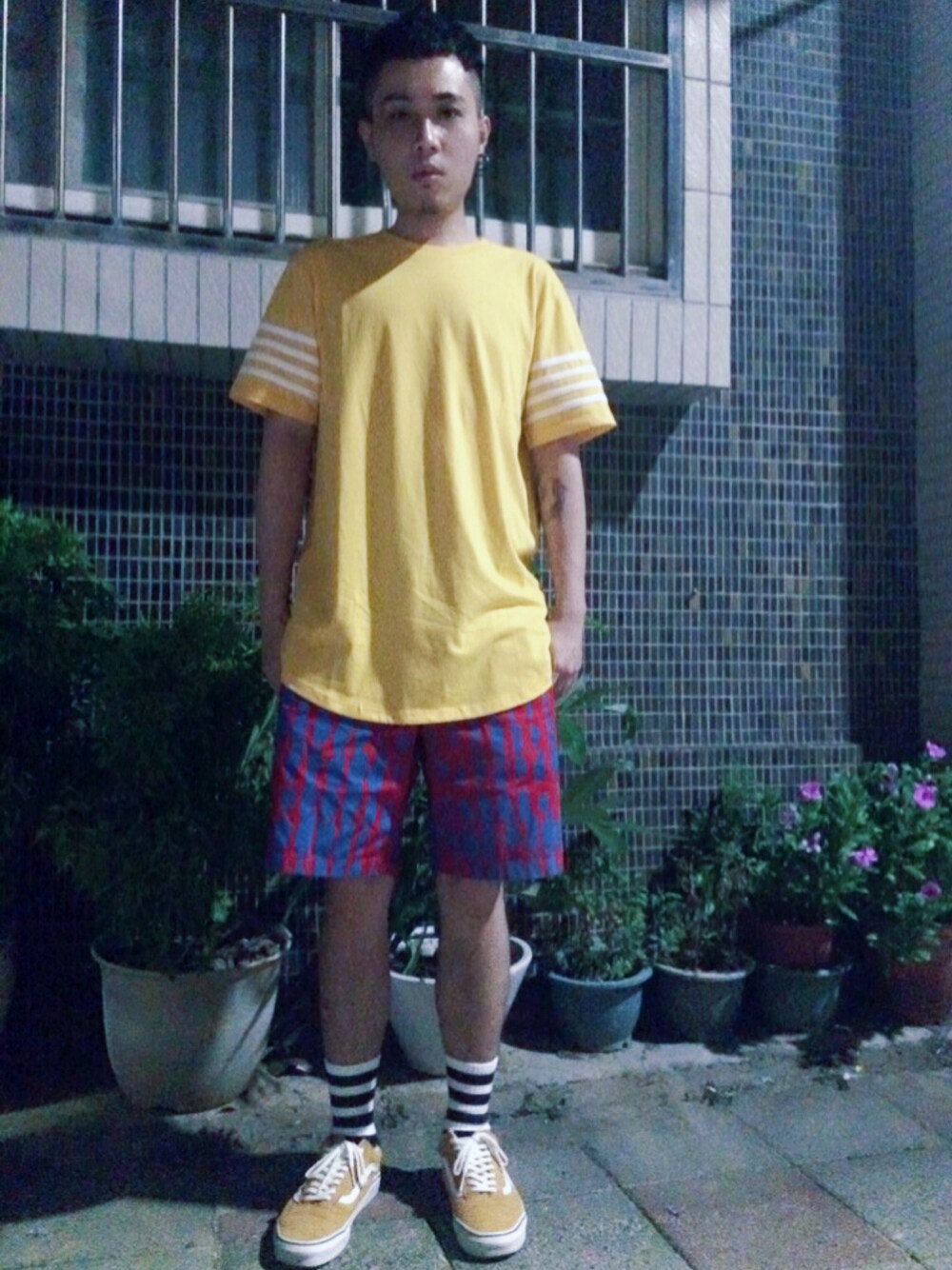 「FOREVER 21、SPORTS MIX、條紋、c.e、UNIF、soccer socks、VANS、ibuqui」｜「ibuquiのアイテム（ピアス（片耳用）、その他）」を使った、Gres Fangさん（メンズ・166cm）の秋コーディネートの1枚目の写真