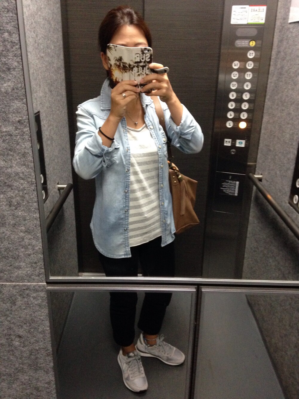 「通勤」｜「GAPのアイテム（シャツ/ブラウス、ブルー系）」を使った、Yuka さん（レディース・150cm）の秋コーディネートの1枚目の写真