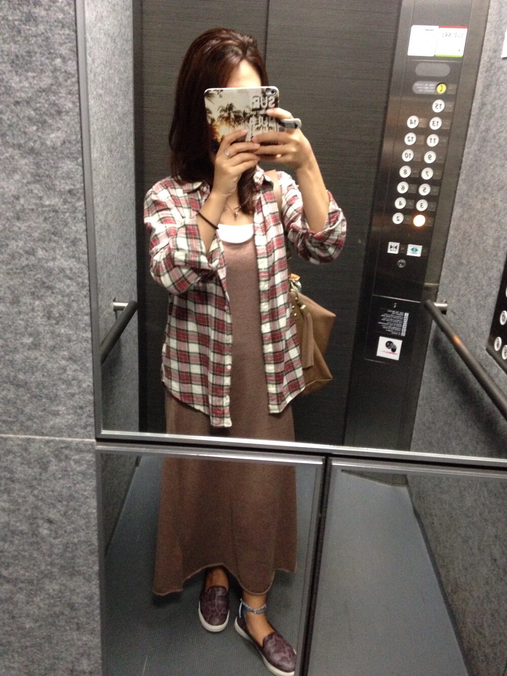 「通勤」｜「UNIQLOのアイテム（シャツ/ブラウス、レッド系）」を使った、Yuka さん（レディース・150cm）の秋コーディネートの1枚目の写真