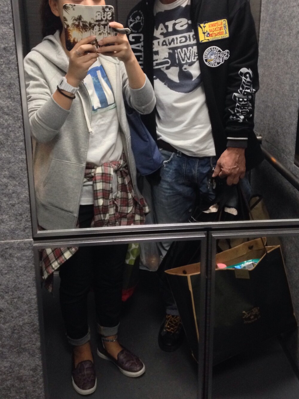 「休日、キャンプ、お揃いコーデ」｜「無印良品のアイテム（スウェット、グレー系）」を使った、Yuka さん（レディース・150cm）の秋コーディネートの1枚目の写真
