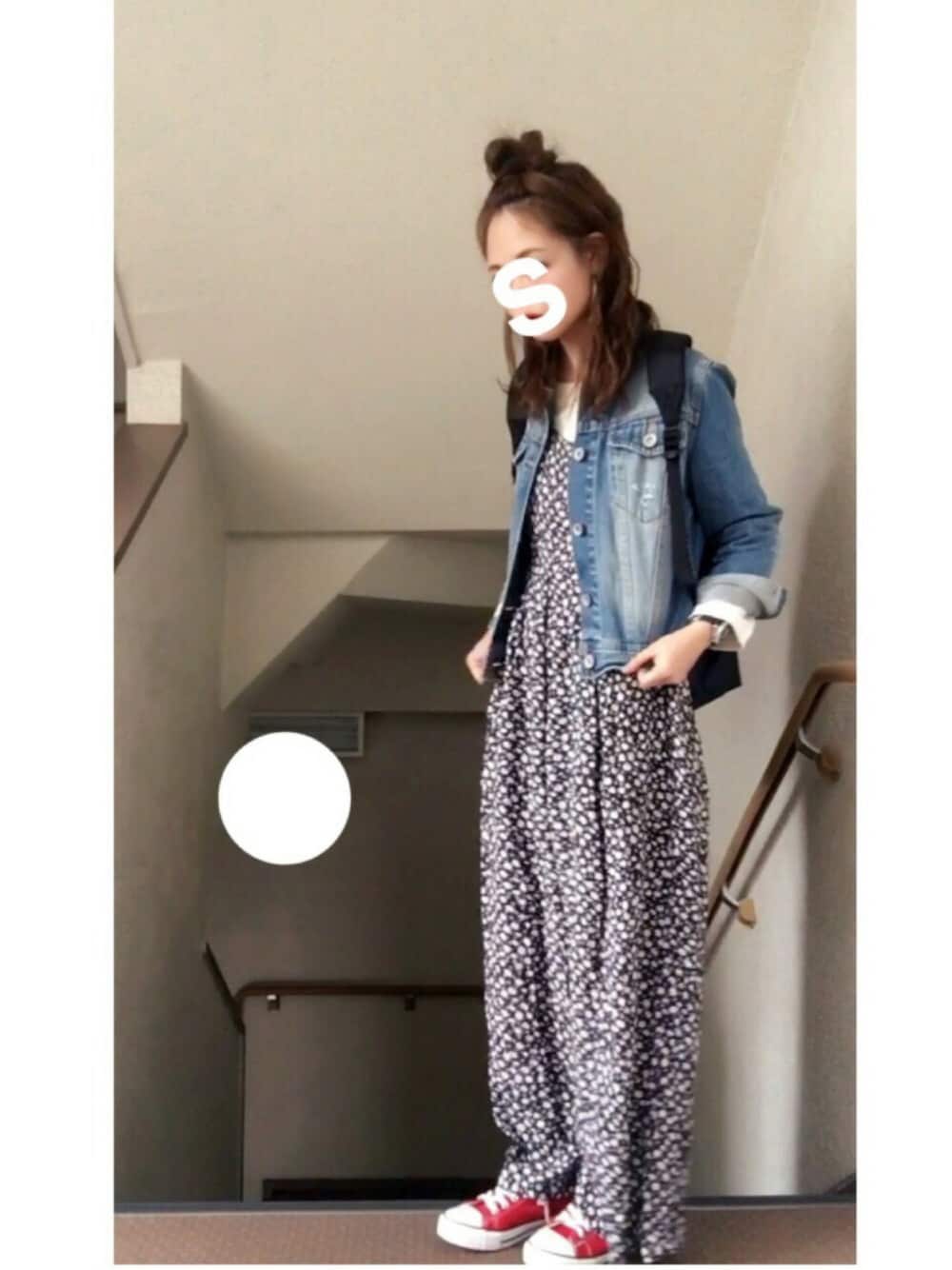 「カジュアル、プチプラ、花柄、オールインワン」｜「green label relaxingのCF ヘヴィウェイト 7SL Tシャツ（Tシャツ/カットソー、ホワイト系）」を使った、skyさん（レディース・153cm）の春コーディネートの1枚目の写真