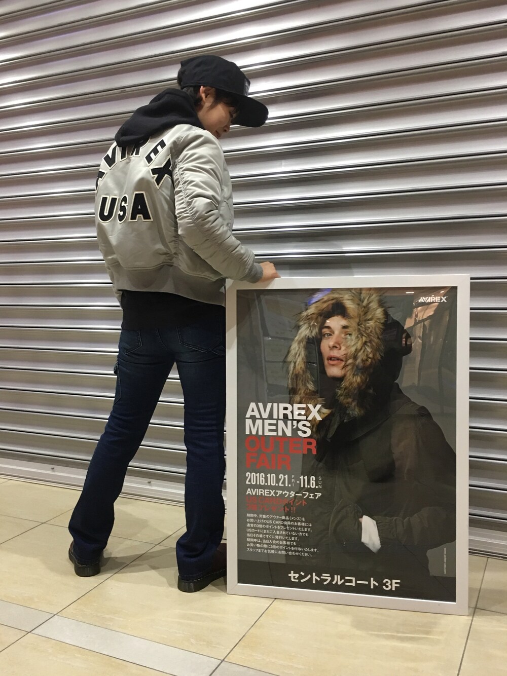 「アウター、ミリタリー、アメカジ、MA-1、AVIREX、シルバー、メンズライク、冬、ootd、AVIREXBelle」｜「AVIREXのavirex/ アヴィレックス/AVIREX×NEW ERA　MILITARY CAP/　アヴィレックス×ニューエラ　ミリタリーキャップ（キャップ、ブラック系）」を使った、Yasさん（レディース・156cm）の秋コーディネートの1枚目の写真