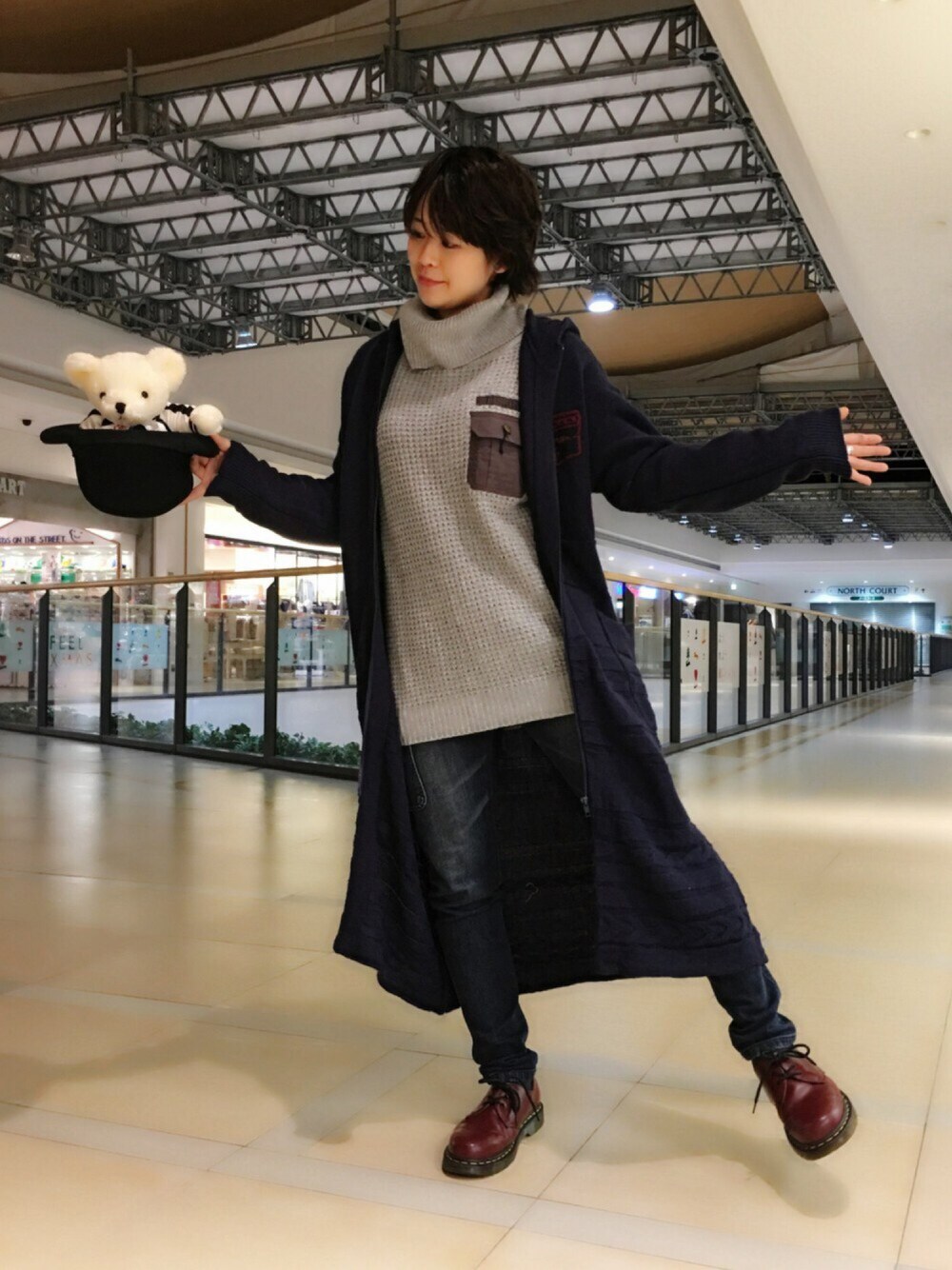 「カーディガン、ニット、denim、ネイビー、AVIREX、ロングカーディガン、ootd、あったかコーデ、outfit、AVIREXBelle」｜「AVIREXのavirex/ アヴィレックス/ ENBLEM HOOD LONG CARDIGAN/ エンブレム フード ロング カーディガン（カーディガン/ボレロ、ブルー系）」を使った、Yasさん（レディース・156cm）の秋コーディネートの1枚目の写真