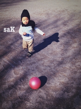 「COMECHATTO&CLOSET（カムチャットアンドクロゼット）のアイテム（スウェット、ホワイト系）」を使った、saKanaさん（キッズ・90cm）の冬コーディネート