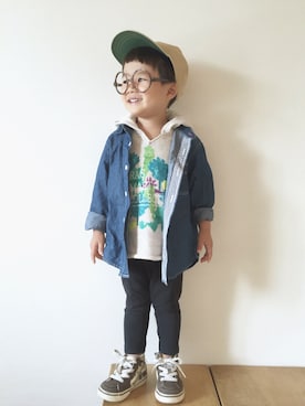 「petit main（プティマイン）のアイテム（キャップ、ベージュ系）」を使った、saKanaさん（キッズ・90cm）の秋コーディネート