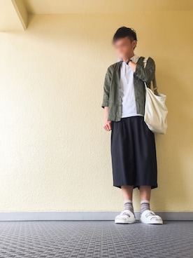 「カーキ×ホワイト」｜「アイテム（サンダル）」を使った、Felix さん（メンズ・178cm）の秋コーディネート