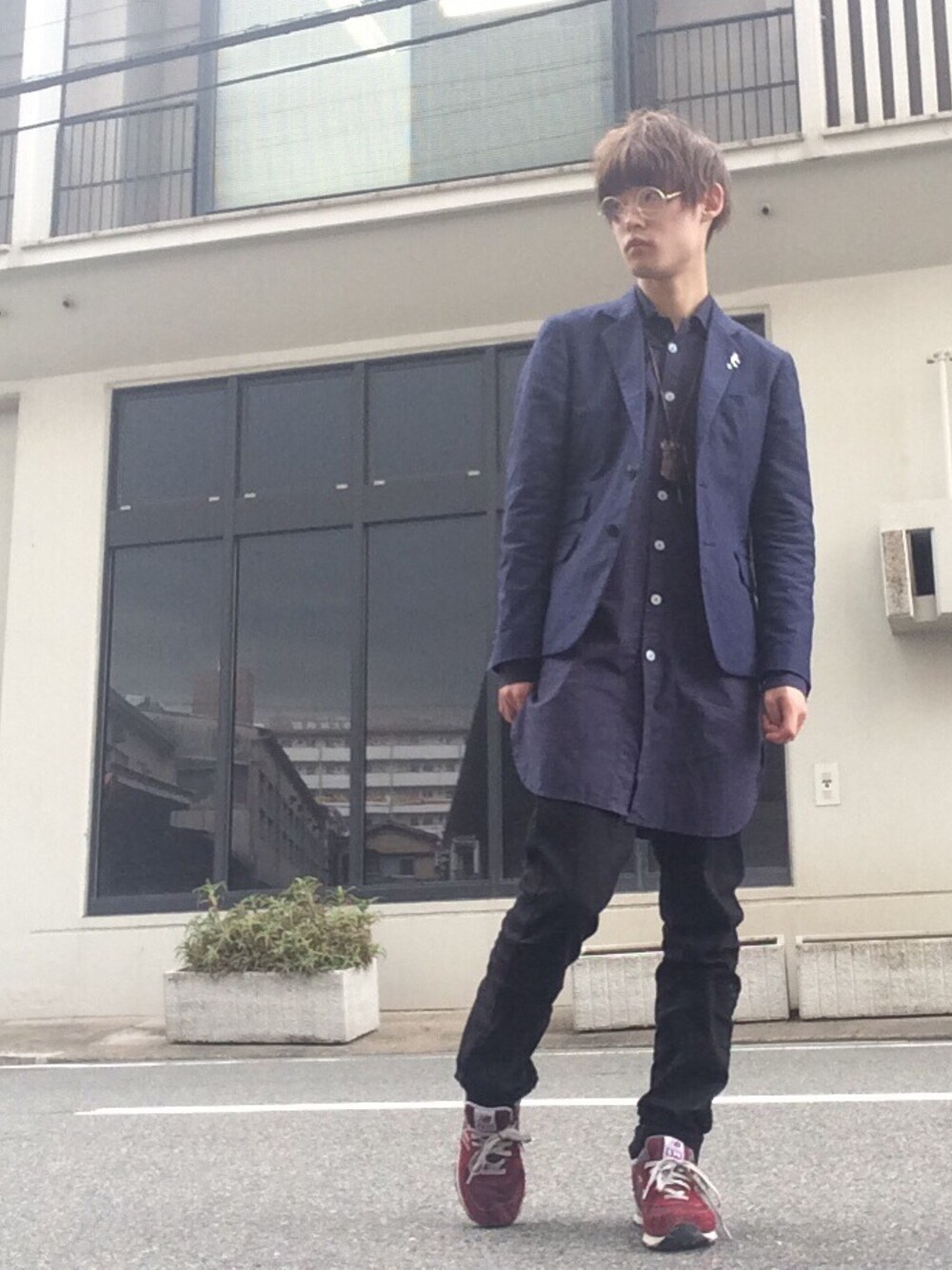 「name.、ニューバランス、ロングシャツ、メンズ、丸メガネ、WEARBOOKエントリー」｜「CIAOPANICの【Ciaopanic】　SWDグランパシャツ（シャツ/ブラウス、ブルー系）」を使った、kudo / shintaroさん（メンズ・171cm）の夏コーディネートの1枚目の写真