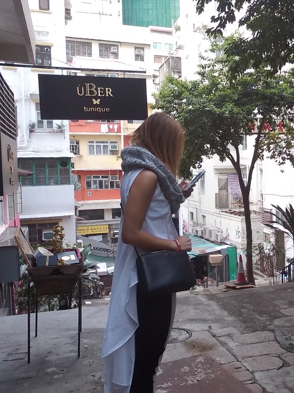 「shirtdress、longtail」｜「Bangkok のアイテム（シャツ/ブラウス、ホワイト系）」を使った、Charmian Tsuiさん（レディース・165cm）の春コーディネートの1枚目の写真